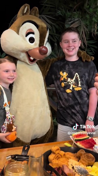 Character Dining Experience at Disney World Revealed
