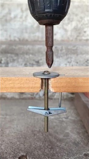 Butterfly expansion bolt fastening method for multi-layer plywood