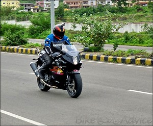 Hyosung GT650R Review and Test Ride