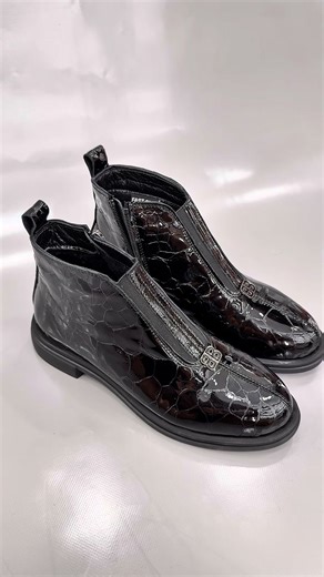Женские ботинки Fast Step – стиль и комфорт на осень 🍂 ✅ Лаковая кожа с тиснением под рептилию ✅ Удобная боковая молния   эластичная вставка спереди ✅ Внутри – утеплённая байка ✅ Размеры: от 36 до 41 ✅ Производство – Турция 🔝 Качество материалов, универсальный дизайн и стабильный спрос в сезоне. Отличный вариант для ассортимента вашего магазина! ✉️ Для оптовых заказов пишите в директ или WhatsApp. ⸻ #обувьоптом #женскаяобувьоптом #обувьизтурции #турецкаяобувь #faststep