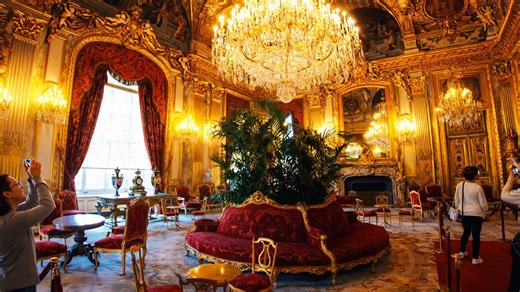 Visitez les superbes salles historiques du Louvre