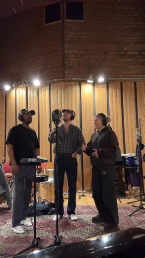 ‘Abba’ acapella💃🏼🪇 Gleder meg til dere får høre hele på fredag! | Chris Holsten