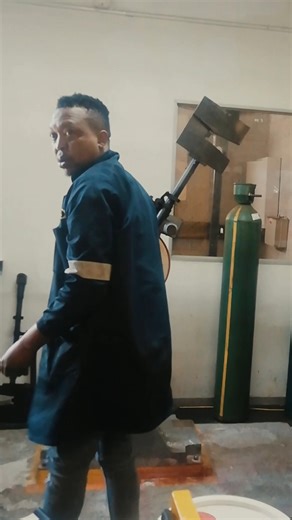 ESSAIE DE RÉSISTANCE AU CHOC SUR MOUTON PENDULE DE CHARPY (LA RÉSILIENCE, FLEXION TEST)