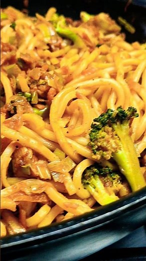 How to cook delicious hokkien chicken noodles #chickenrecipes