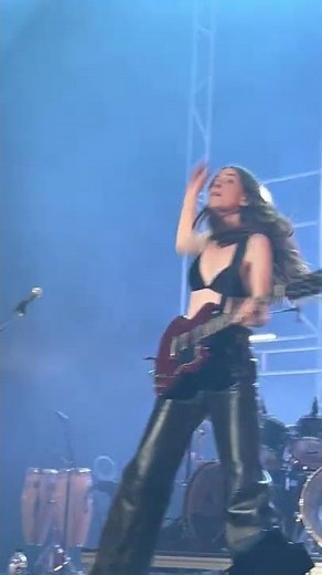 Haim - [Danielle Guitar Riff] (live - May 17, 2022 -Madison Square Garden, NYC)(clip)
