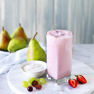 Pear and Strawberry Smoothie | myfoodbook with Australian Pears