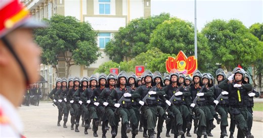 Trung đoàn Cảnh sát Cơ động Bắc Trung Bộ đón nhận Huân chương Chiến công hạng Ba