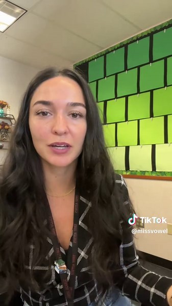 This is the student interview form I use to bring student voice into our conferences. It helps me understand what each child enjoys about school, what they feel confident in, what they’re working on, who their friends are, and anything else they want me to know. Student perspective matters! 💛📚 #teacherlife #conferencetime #elementaryteacher #teacherorganization #teachertips