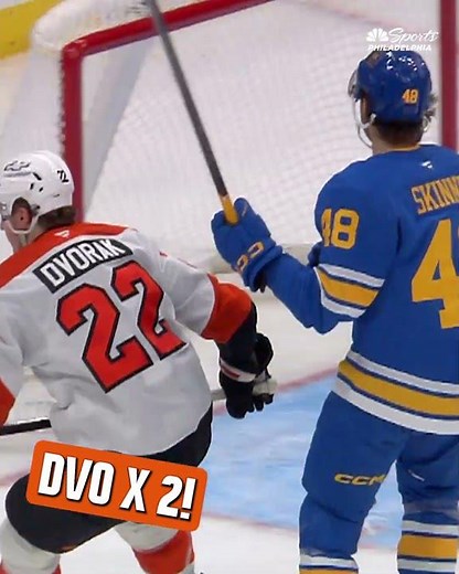 Christian Dvorak scores his second goal of the night to bring the Flyers within one of the Blues