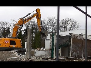 Building demolition with Excavator Liebherr R 926 Compact
