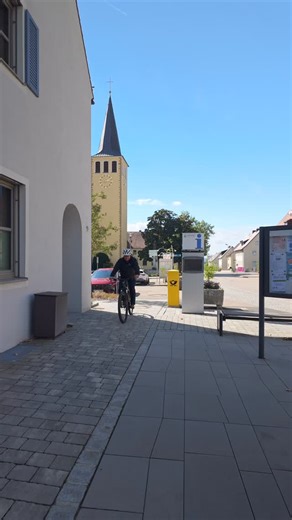 STADTRADELN zum ersten Mal auch in Wackersdorf vom 10. bis 30. September! 🚴 Ziel ist es, 21 Tage lang möglichst viele Alltagswege klimafreundlich mit dem Fahrrad zurückzulegen 🌳 Jeden geradelten Alltags-Kilometer kann man entweder online in ein km-Buch eintragen oder direkt über die STADTRADELN -App tracken 🤓 Wer teilnimmt, kann wiederum Preise gewinnen - also auf geht’s! 🙂🥳 Alle weiteren Infos gibt es auf vg-wackersdorf.de für euch! | Gemeinde Wackersdorf