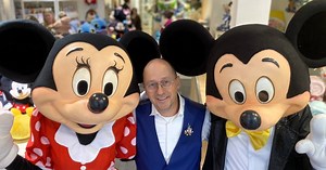 KIJK. Mickey en Minnie Mouse openen in Kortrijk eerste Disney Café van Vlaanderen