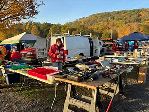 🍁 The Elephant’s Trunk Flea Market in New Milford, CT will be OPEN Sunday, November 2nd!! Keep the fall spirit alive with treasures, food, and fun for everyone! 🎃 It’s the perfect time to get a head start on your holiday shopping with our amazing dealers and unique finds. ⏰ General Admission begins at 7 AM - www.etflea.com 🐾 Please remember, no pets allowed—leave them cozy at home. | Elephant's Trunk Flea Market