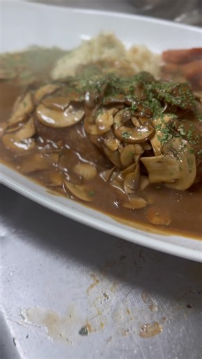 Hello Everybody, I just love an old school Salisbury steak… Here’s my Elk Salisbury Steak with mashed potatoes, grandma Joyce’s beef braised carrots and mushroom gravy. Such a nice comforting dish Chef Billy | Dueling Spoons