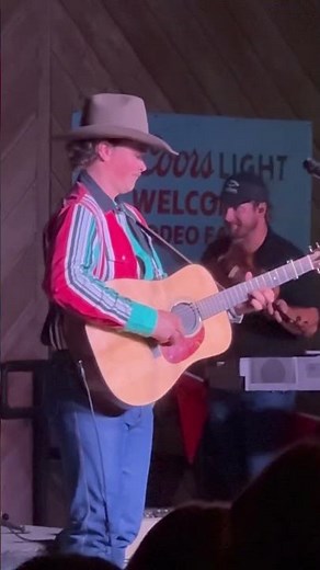 Zach Top Intro to “Freeborn Man.” #bluegrass #countrymusic #rodeo