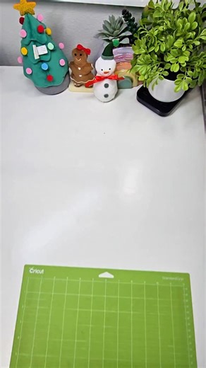 Who knew making a desk calendar could be this easy?! 🗓️✂️ If you’ve never made one before, this is your sign to start. It was so simple to print, cut, and assemble—but the best part? Creating a custom stand using things already at home! 🏠♻️ Pro-Tip: We used two blocks a Jenga game, some scrap cardstock, and a hot glue gun to make the cutest little stand. It’s quick, easy, and looks amazing on any desk! 🪵💖 There are so many stunning desk calendar designs waiting for you on Creative Fabrica. W