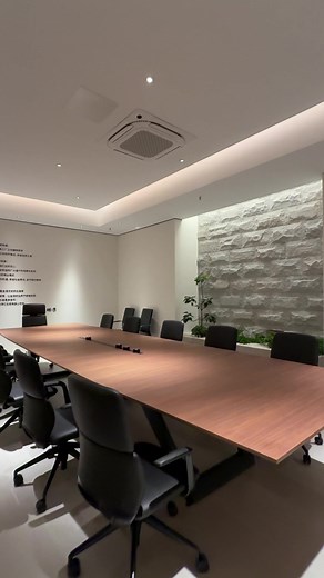 How to choose a business-style conference table? #office #officedesign #officespace #officelife #officefurniture #officelook #officestyle #officedesk #officedecor #officeinteriordesign #officesupplies #officechair #officetable #furniture #furnituredesign #furnituremakeover #furnituremaker #furnitureonline #furniturestore #furnituredecor #modernfurniture #furnitureaceh #furnitureshopping #factory #supplier #furnitures #furnitureideas #furnituremodern #officechairs #India | Bursson furniture
