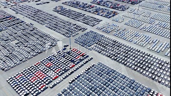 The aerial perspective captures a parking lot, meticulously organized with rows of vehicles neatly parked, a testament to efficient spatial utilization and traffic management.