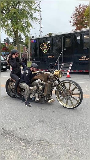 #chopper #jacket #sidebag #motorbike #customized #bobberstyle #rider #harleydavidson #vintage #biker #motorcycle #vests #vest