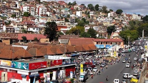 Madagascar : Antananarivo sous le choc après une manifestation réprimée et des scènes de pillages