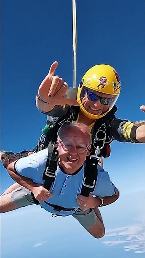 Got family visiting? Make their trip unforgettable with Skydive Dubai! ✨🪂