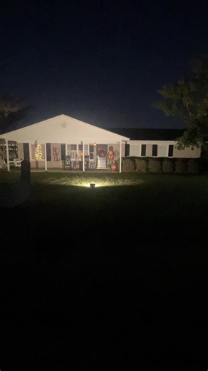 See me outside, just drive on by, I’m crushing on my house. 🎄🎅🏼🤶🏼