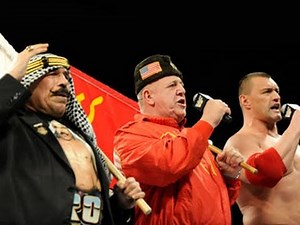 Raw: WWE Legends and Superstars forge an international