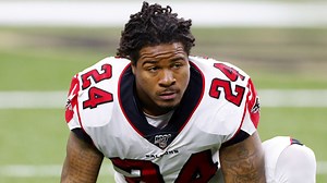 Devonta Freeman parts ways with agent, remains unsigned