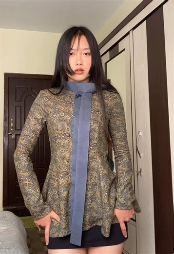 LUNA Scarf Collar Top in Paisley Print
