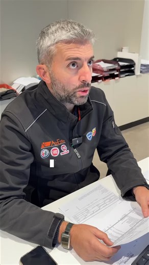 🚗 Ti è mai capitato di arrivare a un bivio? Da una parte la riparazione costosa della tua auto, dall’altra la possibilità di acquistarne una nuova. Solo dei consulenti esperti possono aiutarti a capire qual è la strada giusta per te, valutando costi, vantaggi e reali necessità. 👉 Tu cosa faresti? Ripareresti l’auto o ne compreresti una nuova? 💬 Scrivilo nei commenti! | Auto Elite