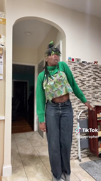 dc: @David06 / had to unbutton the back of my shirt for this one fr 😭 #fkaPROPHET #nycdancer