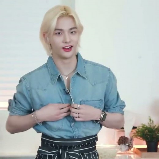 Unbutton your shirt for stays - Changbin 2022