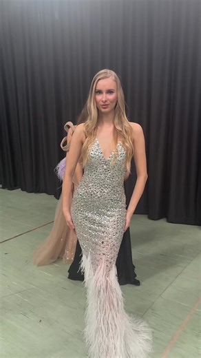 𝐀𝐓𝐓𝐈𝐓𝐔𝐃𝐄 || Dit is waar houding, uitstraling en elegantie het verschil maken. De finalisten lopen met een echte miss attitude richting de finale✨ Nog maar 6 dagen tot de finale van Miss Limburg. 👗 @Masu gala🤍 #misslimburg #missnederland #attitude #masu