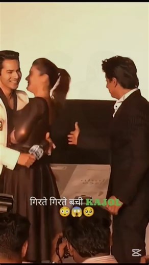 Kajol is leaving later so Shahrukh is going to catch her.😲 #srk #bollywood #trending #viralvideo