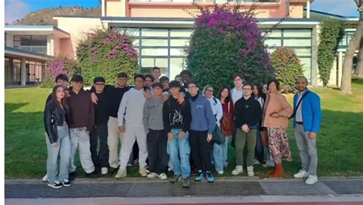 Liceo "Tito Lucrezio Caro" Sarno on Instagram: "📅La classe IV AP del Liceo Scientifico opz.Scienze Applicate, accompagnata dai docenti Prof.ssa Anna Luisa Fiore e Prof. Giuseppe Cardaropoli, ha visitato l’Istituto Telethon di Genetica e Medicina (TIGEM) di Pozzuoli che, per l'occasione, ha aperto le porte agli studenti delle scuole secondarie di secondo grado per una mattinata dedicata alla divulgazione scientifica e alla scoperta del mondo della ricerca biomedica. 📚L’evento ha celebrato il va