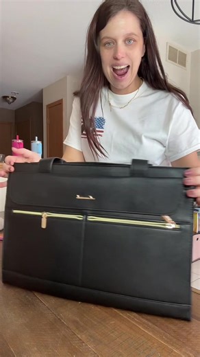 @Lovevook Bags these tote bags can carry 2 water bottles, a tablet AND laptop… plus allll your work supplies #lovevook #totebag #officelife