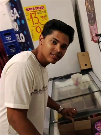 Dia 2 pagando com coisas aleatórias | paying with weird stuff