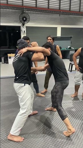 Throwback Fighting Class Film Orang Perang