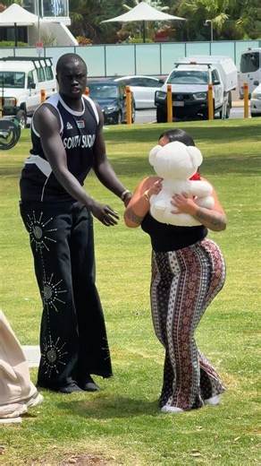 She forgot her phone 😁 #reels #funny #comedy