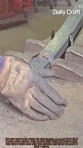 대형 차량 판스프링의 탄성을 회복하는 복원 가공 기술 #worker #process #engineering #automotive #metal