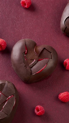 KICA Pastry E-Book Store on Instagram: "Our new ebook “Love Me. Make Me. Taste Me.” is OUT NOW 🚀 Three stunning Valentine’s desserts designed to seduce, impress, and delight. The best part? No special molds required. No artificial colors. No hard-to-find ingredients. Just pure, natural aesthetics and textures that crack, melt, and surprise. Inside: ✨ Simple but stunning designs – impressive results, achievable at home without fancy tools. ✨ Perfect for all skill levels – whether you are a pro o