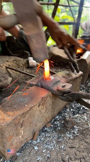Hand-Forging a Heavy Duty Steel Nail 🇺🇸 #shorts #blacksmith #craft #asmr #metalwork