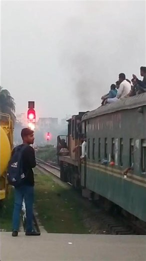 How do trains move by blowing black smoke. #train #railtrack #electrictrain #trainfans