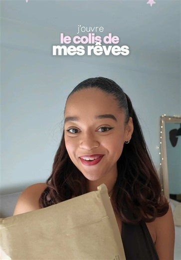 💕 J’ouvre avec vous le colis que j’attendais le plus ! Et je vous présente 5 bonnes raisons d’avoir un carnet de lectures 📖 « Mon Carnet de Lectures » publié chez @Les éditions Hugo New Romance est disponible en librairie 💌 J’ai trop hâte de vous voir avec ! N’hésitez pas à m’identifier 💜 Merci pour tout ⭐️ #lecture #leclubdeslecteurs #livraddict #booksta #girl