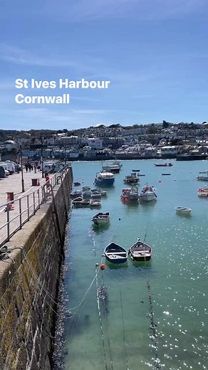 Can you believe it was only a few weeks ago that St Ives Harbour looked like this? The seasons have really changed, and we are most definitely moving into Autumn/Winter. #stives #Cornwall #stivesbythesea | St Ives By The Sea Cornwall