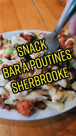 Visite du Snack bar à poutines à Sherbrooke! #fyp #fypシ #poutine #sherbrooke #review #foodporn #cheese #frenchfries #trending #testing #food #prosdelapout #og #restaurant #bbq