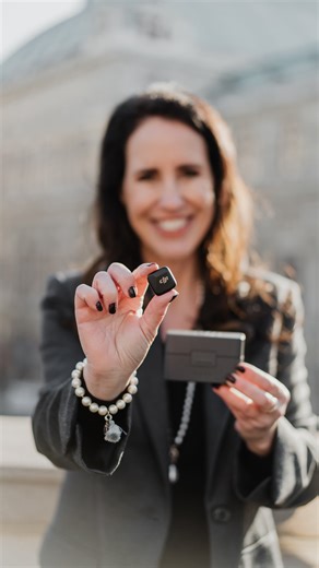 Verena Irrschik on Instagram: "Werbung Winzig klein, riesiger Sound! 🎤 Das neue DJI Mic Mini ist mein neuer Daily Driver für Reels und Vlogs. Man spürt es kaum, aber man hört den Unterschied sofort. Hier sind meine Hohlights, warum dieses kleine Teil ein Gamechanger ist: ✅ Ultraleicht: nur 10g - zieht garantiert nicht an deinem Outfit. ✅ Kristallklar: 2-stufiges Noise Cancelling für Profi-Audio ✅ Power: Bis zu 48h Akkulaufzeit mit dem Ladecase. ✅ Plug & Play: Direkte Verbindung mit dem Smartpho