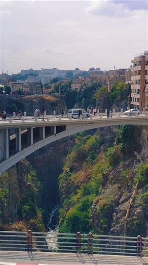 زاوية اخرى و مناظر ساحرة من مدينة الجسور المعلقة قسنطينة😍😍واحدة من أجمل المدن السياحية في الجزائر