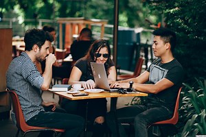 如何在Microsoft Word和Office中更改语言 - 如何 2025