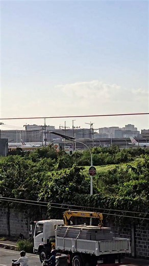 SOLID BUTTER LANDING BY A PAL A330! If you were to rate this butter landing according to a butter brand, what would it be? What a smooth and solid landing by these Philippine Airlines A330 pilots! And maybe that's why people also call the A330 a "butter machine!" #fblifestyle #aviation #MondOrtiz #aviationcontentcreator | Mond Ortiz